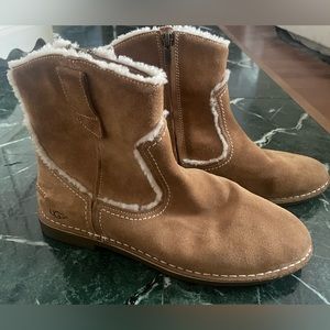 UGGS With side zipper! Worn once!